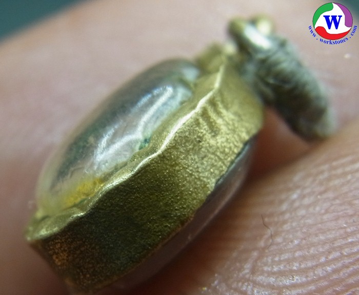 รูปภาพที่2 ของสินค้า : amulet พระเครื่อง 10.31 กรัม เหรียญพระแก้วมรกตจิ๋ว เนื้อโลหะลงยา วัดพระแก้ว กรอบไมครอนเก่า  น่าจะสร้างปี 2500