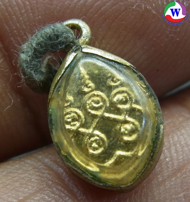 รูปภาพที่4 ของสินค้า : amulet พระเครื่อง 10.31 กรัม เหรียญพระแก้วมรกตจิ๋ว เนื้อโลหะลงยา วัดพระแก้ว กรอบไมครอนเก่า  น่าจะสร้างปี 2500