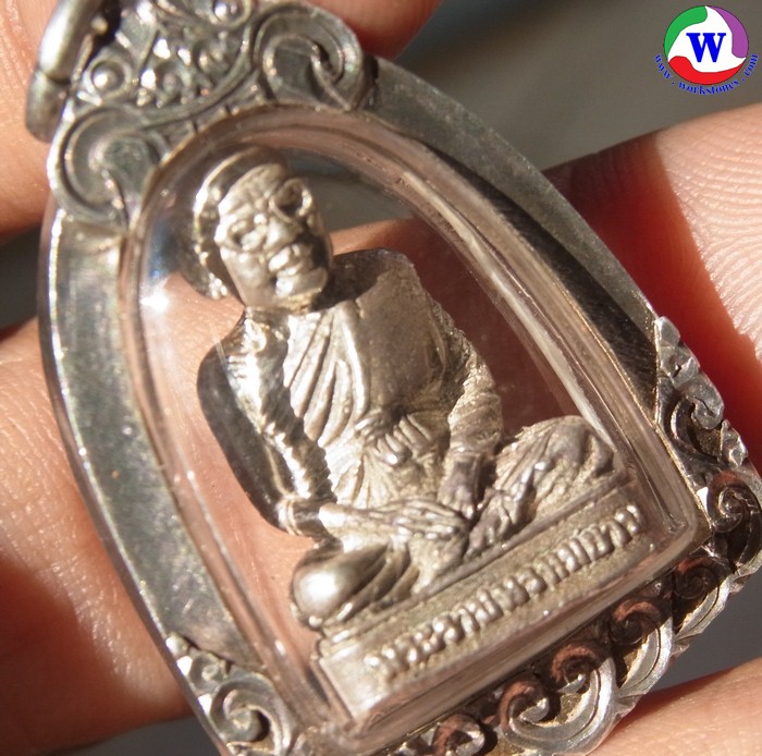 รูปภาพที่5 ของสินค้า : พระเครื่อง รูปหล่อหลวงพ่อฤาษีลิงดำ วัดท่าซุง อุทัยธานี รุ่น 4 เนื้อเงิน ปี 2533 สร้าง 500 องค์