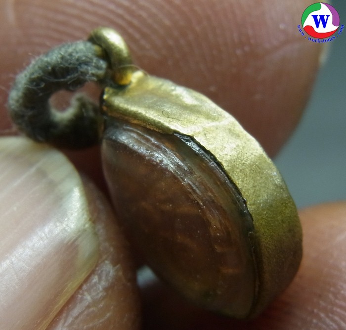 รูปภาพที่5 ของสินค้า : amulet พระเครื่อง 10.31 กรัม เหรียญพระแก้วมรกตจิ๋ว เนื้อโลหะลงยา วัดพระแก้ว กรอบไมครอนเก่า  น่าจะสร้างปี 2500